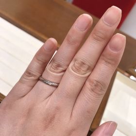 【TRECENTI(トレセンテ)の口コミ】 シンプルですが、ダイヤモンドのラインの流れや指輪全体の丸みがとても美…