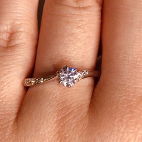 【アイプリモ(I-PRIMO)の口コミ】 色々なお店を見て歩きましたがデザインに一目惚れしてアイプリモの指輪に…