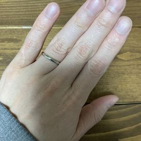 【ラザール ダイヤモンド(LAZARE DIAMOND)の口コミ】 シンプルなストレートデザインの指輪を探していました。常に着用する予定…