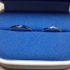 【銀座ダイヤモンドシライシの口コミ】 シンプルながらも、見る角度によってキラキラと光り、試着してすぐに気に…