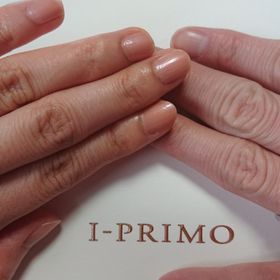 【アイプリモ(I-PRIMO)の口コミ】 女性のほうは横からもダイヤモンドが輝いて見えるデザインになっています…