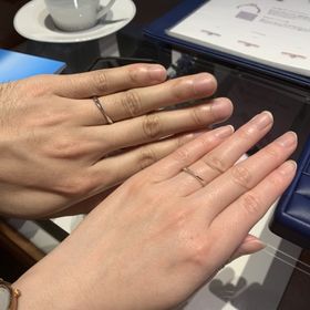 【銀座ダイヤモンドシライシの口コミ】 デザインがとても気に入りました。他のお店のものも試着してみましたが、…