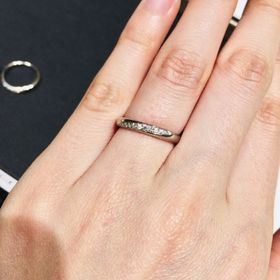 【ラザール ダイヤモンド(LAZARE DIAMOND)の口コミ】 こだわっているだけあって、ダイヤモンドが綺麗です。また、つけ心地にこ…