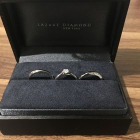 【ラザール ダイヤモンド(LAZARE DIAMOND)の口コミ】 主人も私も、指の水かきの高低差が大きく
ストレートタイプだと収まりが悪…