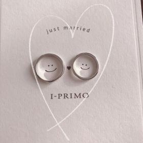 【アイプリモ(I-PRIMO)の口コミ】 婚約指輪のデザインと相性の良いデザインを選びました。
価格は予定より少…
