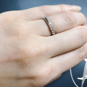 【銀座ダイヤモンドシライシの口コミ】 
1番はダイアモンドの輝き。一粒一粒の輝きがしっかりとしていて存在感は…