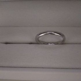 【OCTAVE(オクターヴ)の口コミ】 デザインと価格帯が気に入りました。指輪の内側に二人の誕生日石をそれぞ…