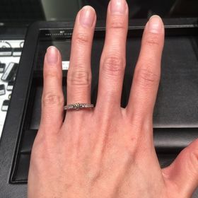 【ラザール ダイヤモンド(LAZARE DIAMOND)の口コミ】 なんといってもデザインが気にいりました。元々細いのよりも太くてごつめ…