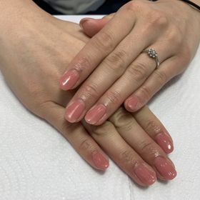 【LEGAN(レガン)の口コミ】 デザイン性で決めました。メインのダイヤモンドのまわりにメレダイヤモン…