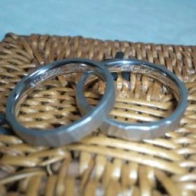 【ケイウノ ブライダル(K.UNO BRIDAL)の口コミ】 デザイン的に傷が目立たない、すべすべでないものが希望でした。
あえて艶…