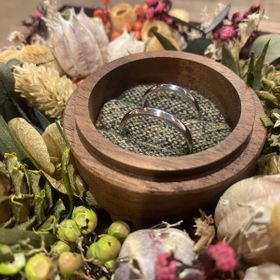 【鎌倉彫金工房の口コミ】 結婚指輪ほどうしても手作りがいい。という意見がぴったり重なり、手作り…