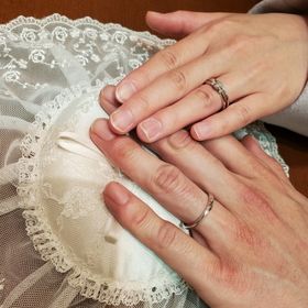 【TRECENTI(トレセンテ)の口コミ】 シンプルで華奢なデザインが自分の手に合っていて、マリッジリングとエン…