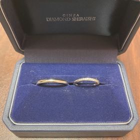 【銀座ダイヤモンドシライシの口コミ】 ダイヤモンドがついていて細身の指輪です。
ウェーブが少しかかっていて指…