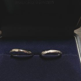 【銀座ダイヤモンドシライシの口コミ】 何個も試着させていただいて、つけ心地がとても良くて、デザインも気に入…