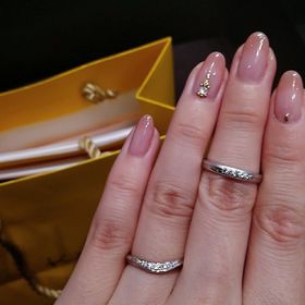 【ケイウノ ブライダル(K.UNO BRIDAL)の口コミ】 デザインはフルオーダーで指輪のデザイナーさんが即時に作ってくれます。
…