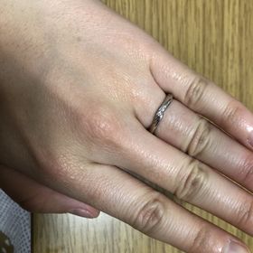 【エクセルコダイヤモンド(EXELCO DIAMOND)の口コミ】 シンプルかつ、ダイヤの付いた商品で探してました。その中でもこちらの指…