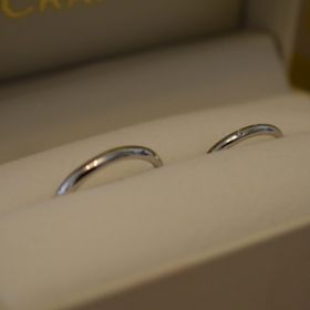 【CRAFY(クラフィ)の口コミ】 デザインは、歳をとっても付けていられるようなシンプルなラインに私は表…