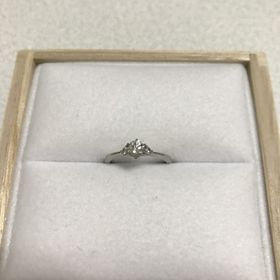 【garden(ガーデン)の口コミ】 真ん中に大きいダイアモンドで両サイドに小さいダイアモンドが付いている…