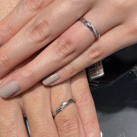 【エクセルコダイヤモンド(EXELCO DIAMOND)の口コミ】 元々は私も彼もストレートタイプのシンプルなデザインの指輪を探していま…