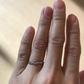【銀座ダイヤモンドシライシの口コミ】 指輪の太さ、厚み、デザインが自分の手に合っていることでした(^^)
他デザ…