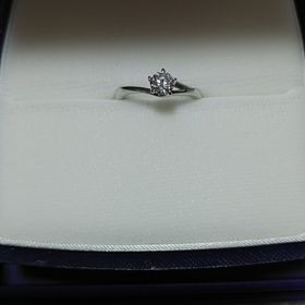 【俄(にわか)の口コミ】 一番はデザインです。
定番である1つダイヤがよかったのですが
その中でス…