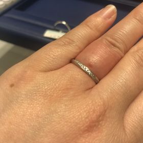 【銀座ダイヤモンドシライシの口コミ】 人気のデザインらしく、他の人と被りたくないなあといろいろ見せて頂きま…