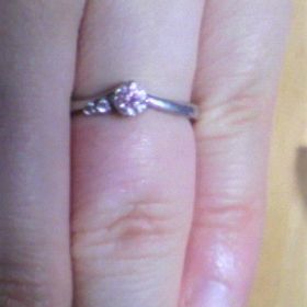 【4℃ BRIDAL(ヨンドシーブライダル)の口コミ】 主人が以前、たまに行っていた天満屋で、指輪を気にかけていた時、店員さ…