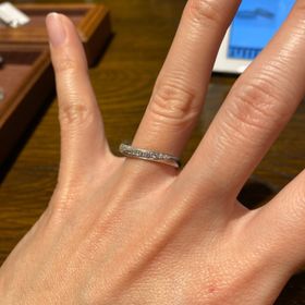 【TANZO.(鍛造指輪)の口コミ】 ラインが2本、スターダストとダイヤでウェーブがかかったデザインです。キ…