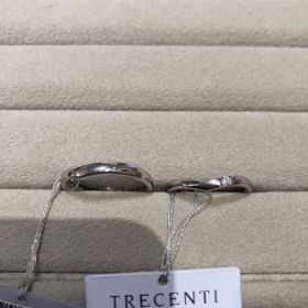 【TRECENTI(トレセンテ)の口コミ】 特にあげるとすると3点です。
①Vラインで指輪が綺麗にみえる
②リングにシ…