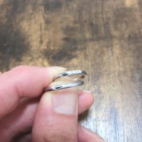 【アイプリモ(I-PRIMO)の口コミ】 新婦の指輪は小さなダイヤが並んで付いていて、そんなにギラギラもしてな…