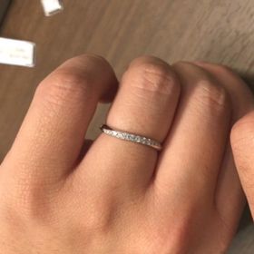 【ANTWERP BRILLIANT(アントワープブリリアント)の口コミ】 ダイヤの輝きが綺麗に見えるように設計されているデザインで、指にもしっ…