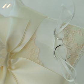 【ヴァン クリーフ＆アーペル(Van Cleef & Arpels)の口コミ】 少し厚みがあるが、フィット感があり、とてもしっくりきたことと、重みが…