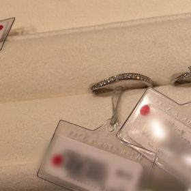 【festaria bijou SOPHIA(フェスタリア ビジュソフィア)の口コミ】 ゆるめのウェーブで正面にはダイヤが散りばめられている、上品でありつつ…