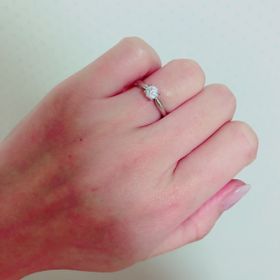 【ヴァン クリーフ＆アーペル(Van Cleef & Arpels)の口コミ】 一粒ダイヤモンドのソリティアで探していました。
有名ブランドは全て見ま…