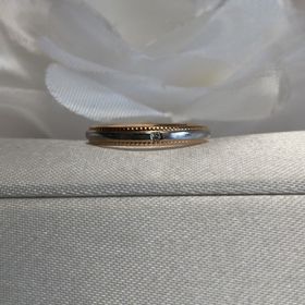 【STAR JEWELRY(スタージュエリー)の口コミ】 仕事でも付けられるようにとシンプルなデザイン希望の主人と、
ピンクゴー…