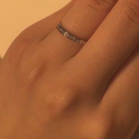 【Mariage ent(マリアージュエント)の口コミ】 メレダイヤの並びが綺麗で存在感のあるリングです。ハーフエタニティなの…