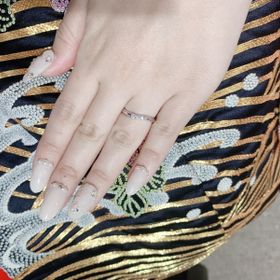 【銀座ダイヤモンドシライシの口コミ】 デザインです！
値段は予算の1.8倍くらいしてしまいました。。
でも大きな…