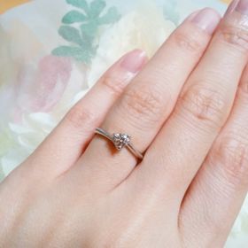 【アンジェリックフォセッテ(Angelique Fossette)の口コミ】 彼と一緒に決めました。シンプルに一粒タイプのデザインがよかったので、…