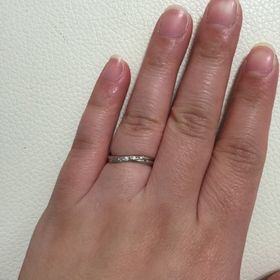 【STAR JEWELRY(スタージュエリー)の口コミ】 まず結婚指輪は毎日するものなので石が外れたりもします。
ですが、starje…