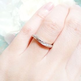 【アンジェリックフォセッテ(Angelique Fossette)の口コミ】 上品な緩やかV字が指に合っていた事と、付け心地に違和感がなかった事が良…