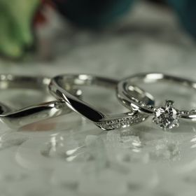 【Antille(アンティール)の口コミ】 こちらで婚約指輪を購入した為、結婚指輪もこちらで考えてました。婚約指…