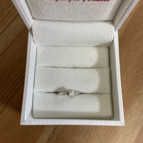 【アンジェリックフォセッテ(Angelique Fossette)の口コミ】 デザインが気に入り購入しました。また、ダイヤの質や大きさに比べてお値…