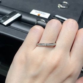 【ラザール ダイヤモンド(LAZARE DIAMOND)の口コミ】 元々ハーフエタニティで探していて、中でも付け心地の良い指輪がいいなと…