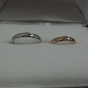 【Grace anniversary design(旧Grand blue)】の口コミ 沖縄の伝統工芸のミンサーが彫られたリング。
５個と４個の刻印で「い（5...