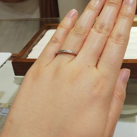 【TRECENTI(トレセンテ)の口コミ】 ストレートタイプでシンプルながらも、ダイヤの入り方がかわいく、長く使…