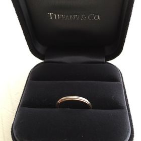 【ティファニー(Tiffany & Co.)の口コミ】 カルティエのエタニティーと迷いましたが、ティファニーの方が線が細く、…