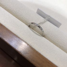 【TRECENTI(トレセンテ)の口コミ】 ●つけ心地
最初に平打ちのものと、内側を丸く仕上げているものをためさせ…