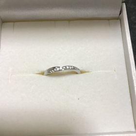 【銀座ダイヤモンドシライシの口コミ】 婚約指輪と重ね付けをしたときに、リングの形状があっていて、違和感がな…