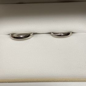 【PILOT BRIDAL(パイロットブライダル)の口コミ】 友達の紹介でお店にみに行きました。
色々なデザインの指輪をみて実際につ…