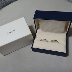 【GALA JEWELRY(ガラジュエリー)の口コミ】 お互いシンプルなデザインを探していて、できれば150,000円以内でと思って…